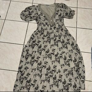 Chic Long Sleeve Floral Dress in Black and Cream